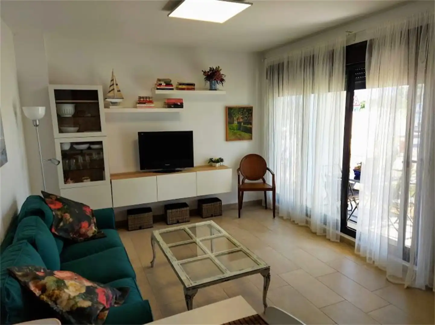Apartamento de alquiler en Calle Playa de Punta Candor, Rota Sala de estar de Apartamento de alquiler en Rota con Jardín privado, Terraza y Amueblado
