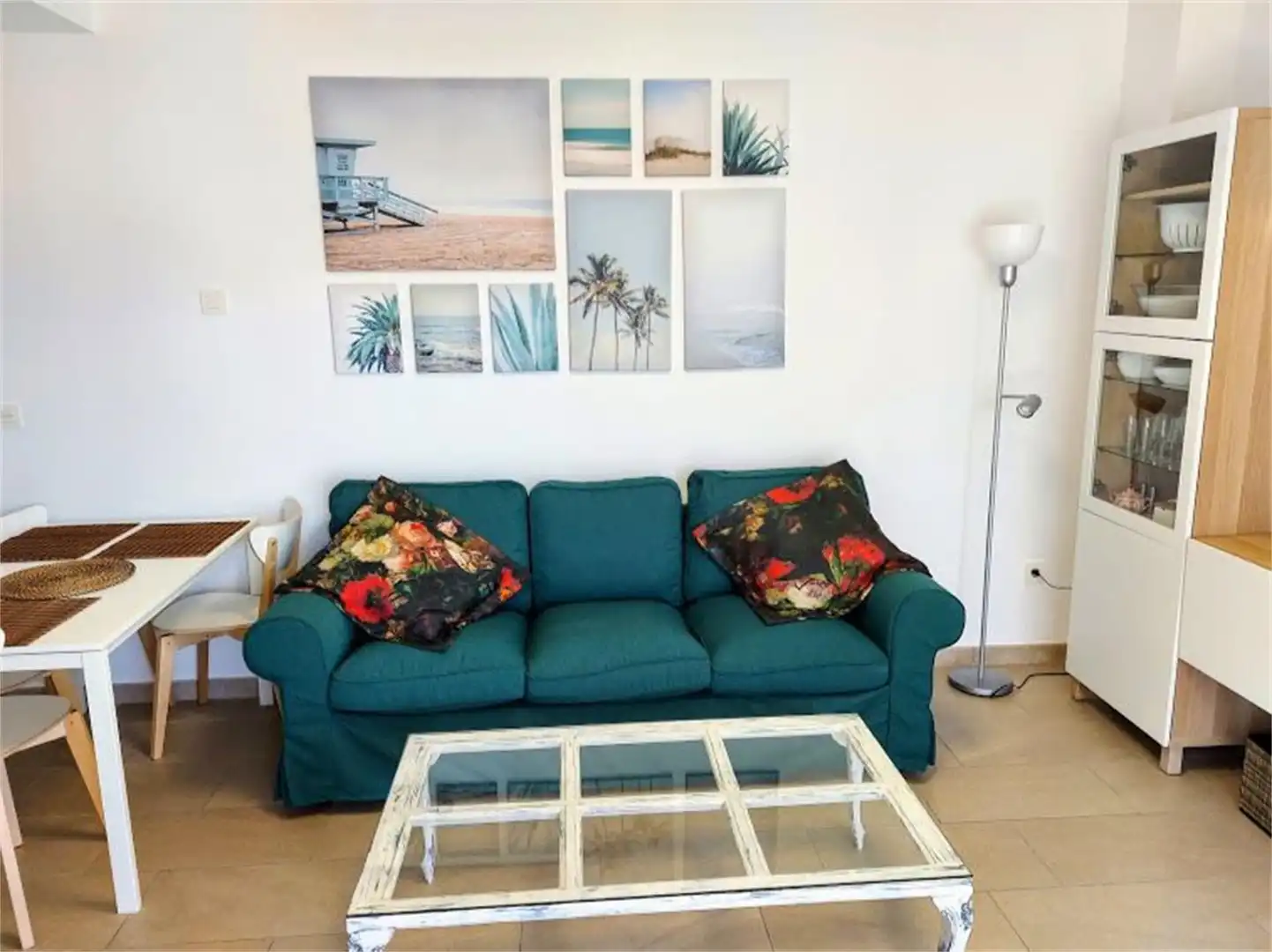 Apartamento de alquiler en Calle Playa de Punta Candor, Rota Sala de estar de Apartamento de alquiler en Rota con Jardín privado, Terraza y Amueblado