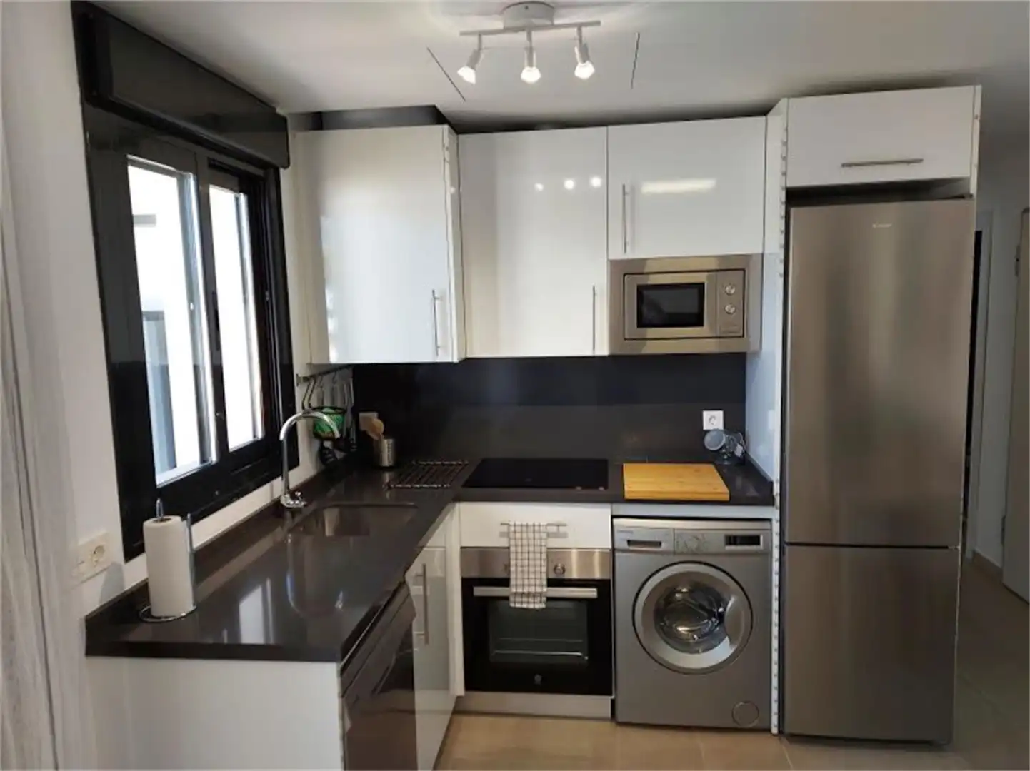 Apartamento de alquiler en Calle Playa de Punta Candor, Rota Cocina de Apartamento de alquiler en Rota con Jardín privado, Terraza y Amueblado