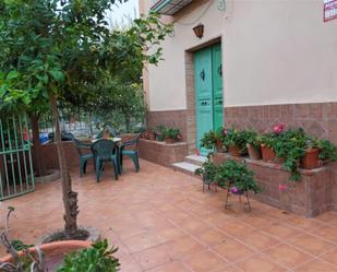 Jardí de Casa adosada en venda en Cabra amb Terrassa i Balcó