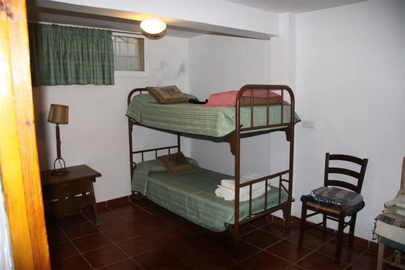 Habitación de Dúplex en venta en Melilla con Aire acondicionado, Amueblado y Parking comunitario