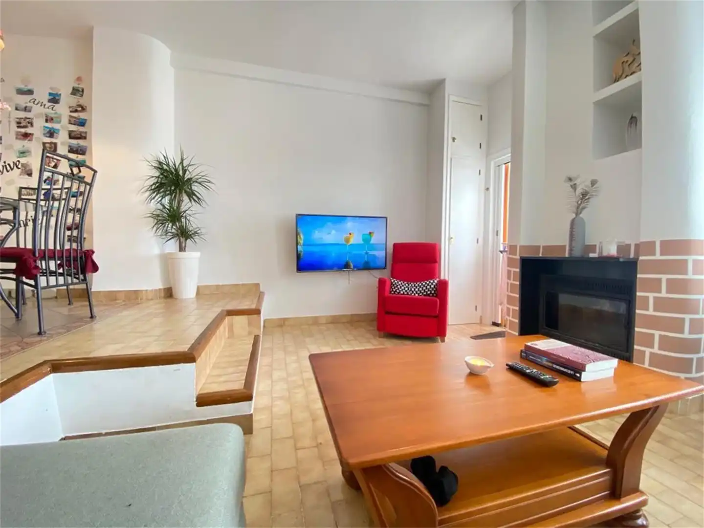Sala d'estar de Casa adosada en venda en Alcalà de Xivert amb Terrassa, Piscina i Balcó
