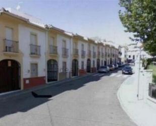 Vista exterior de Casa adosada en venda en Almodóvar del Río amb Aire condicionat, Terrassa i Balcó