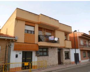 Vista exterior de Casa adosada en venda en Valdestillas amb Balcó