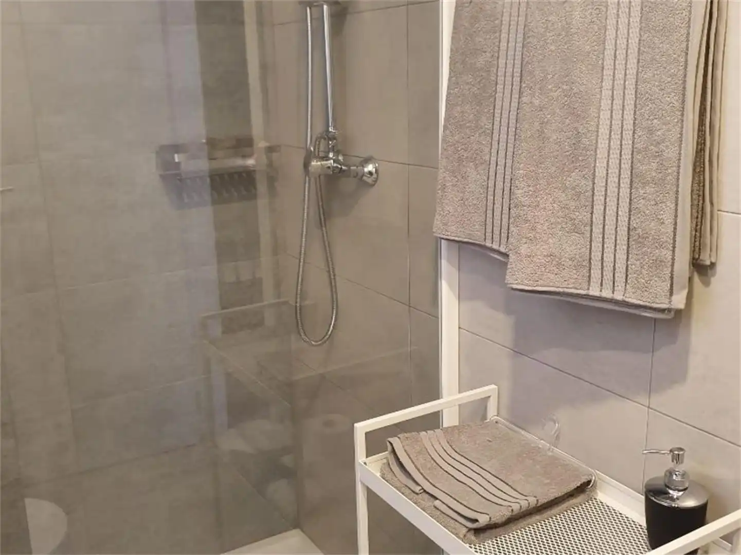 Bathroom of Apartments for rent in Cuenca Capital