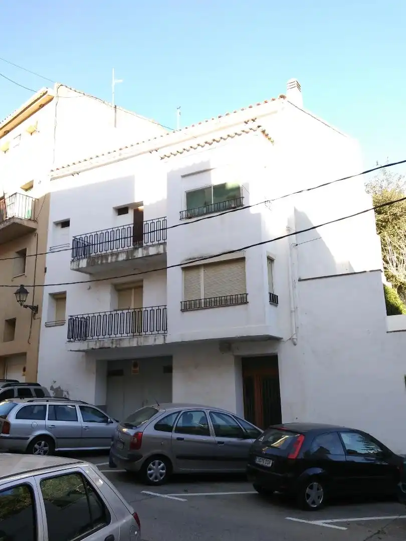 Außenansicht von Einfamilien-Reihenhaus zum Verkauf in Riudecols mit Terrasse, Abstellraum und Möbliert