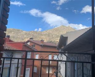 Vista exterior de Pis en venda en Navalacruz amb Terrassa