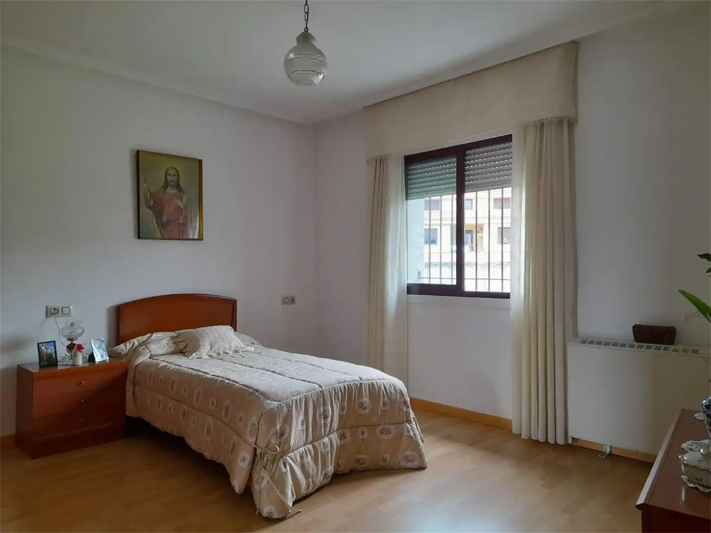 Dormitori de Casa o xalet en venda en Viana do Bolo amb Calefacció, Parquet i Moblat