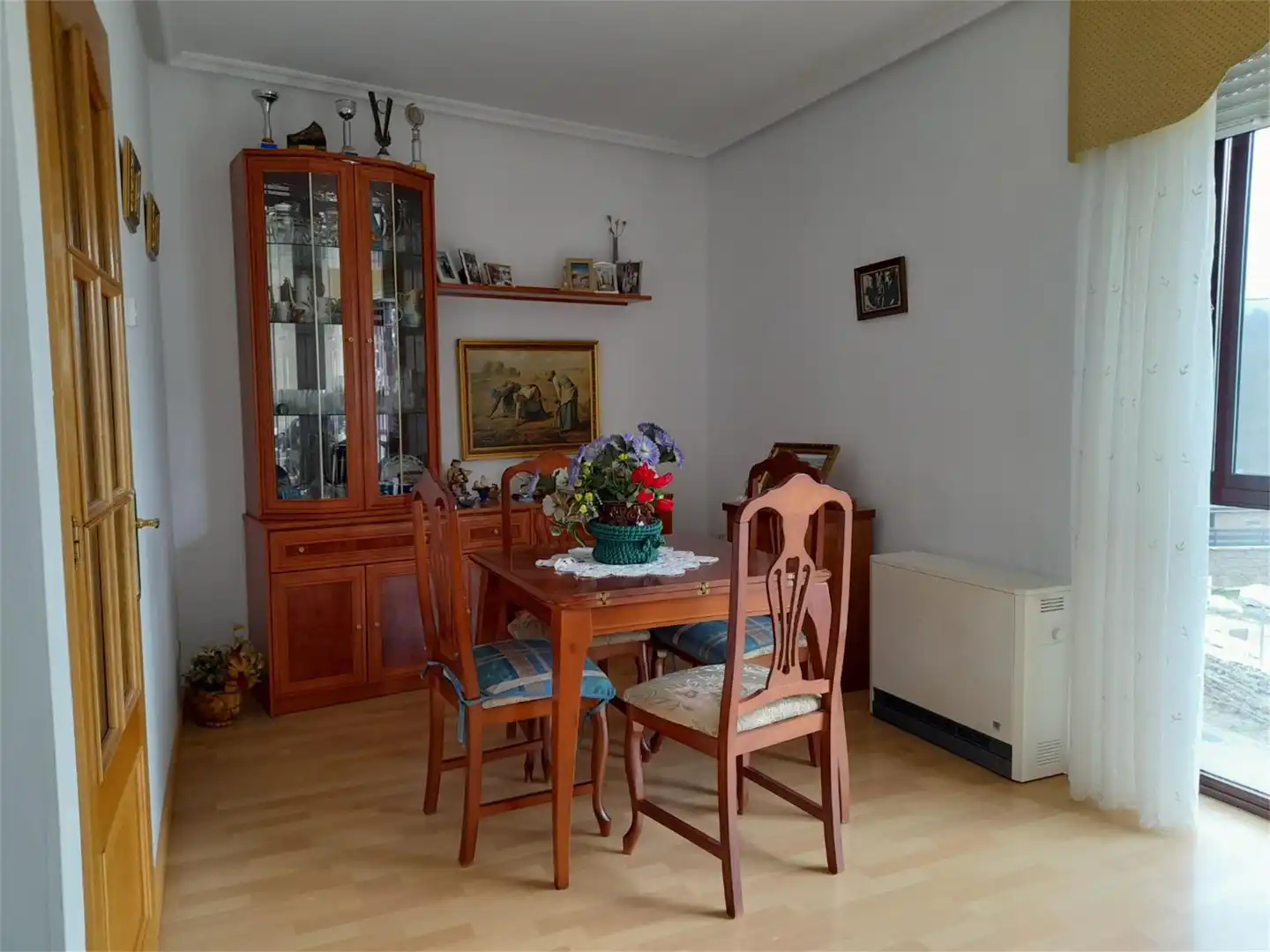 Menjador de Casa o xalet en venda en Viana do Bolo amb Calefacció, Parquet i Moblat