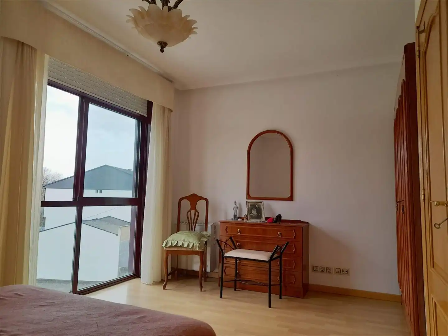 Dormitori de Casa o xalet en venda en Viana do Bolo amb Calefacció, Parquet i Moblat