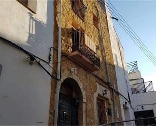 Vista exterior de Casa adosada en venda en Rossell amb Terrassa i Balcó