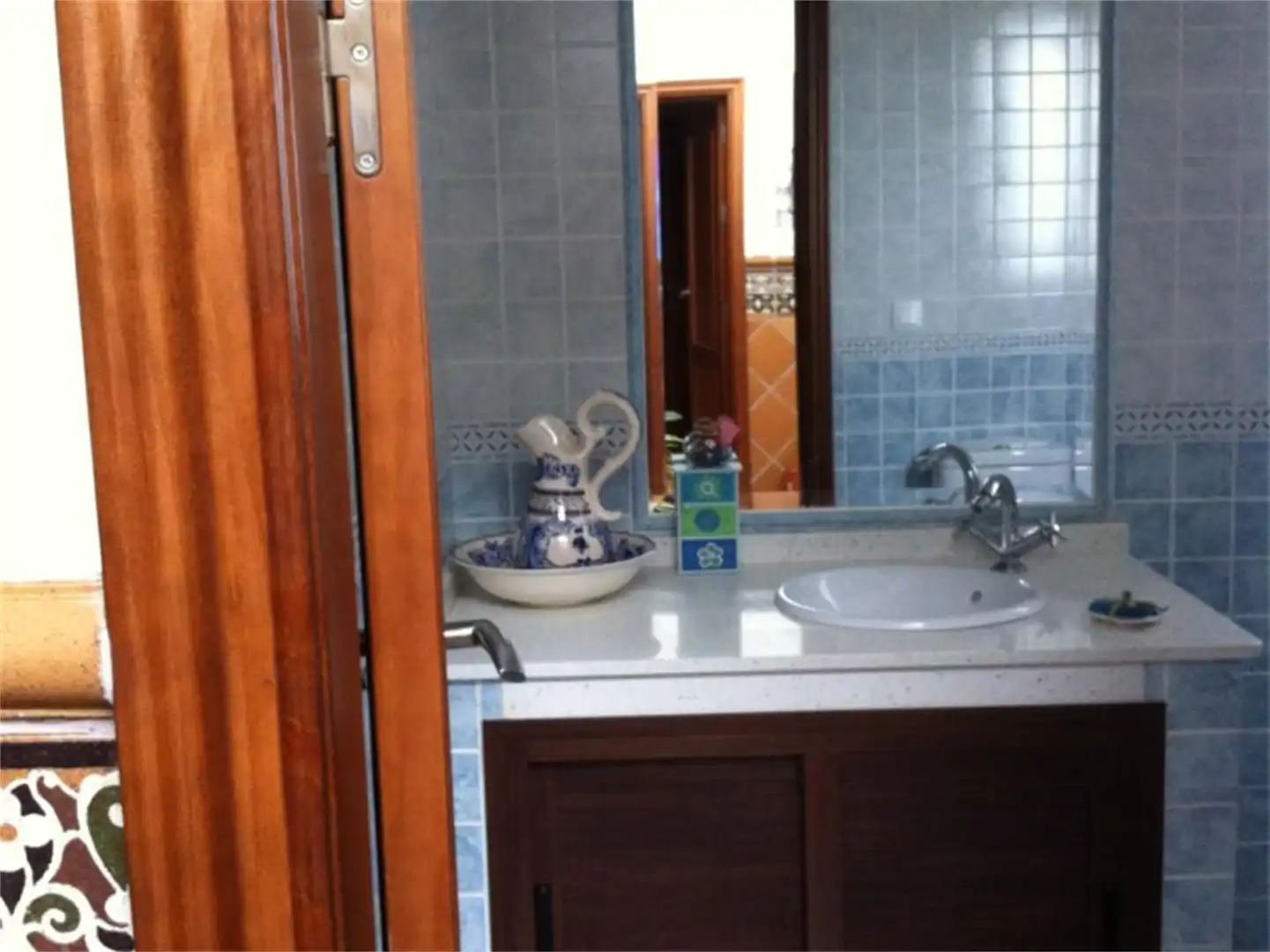 Bany de Casa o xalet en venda en Archidona amb Jardí privat, Parquet i Terrassa
