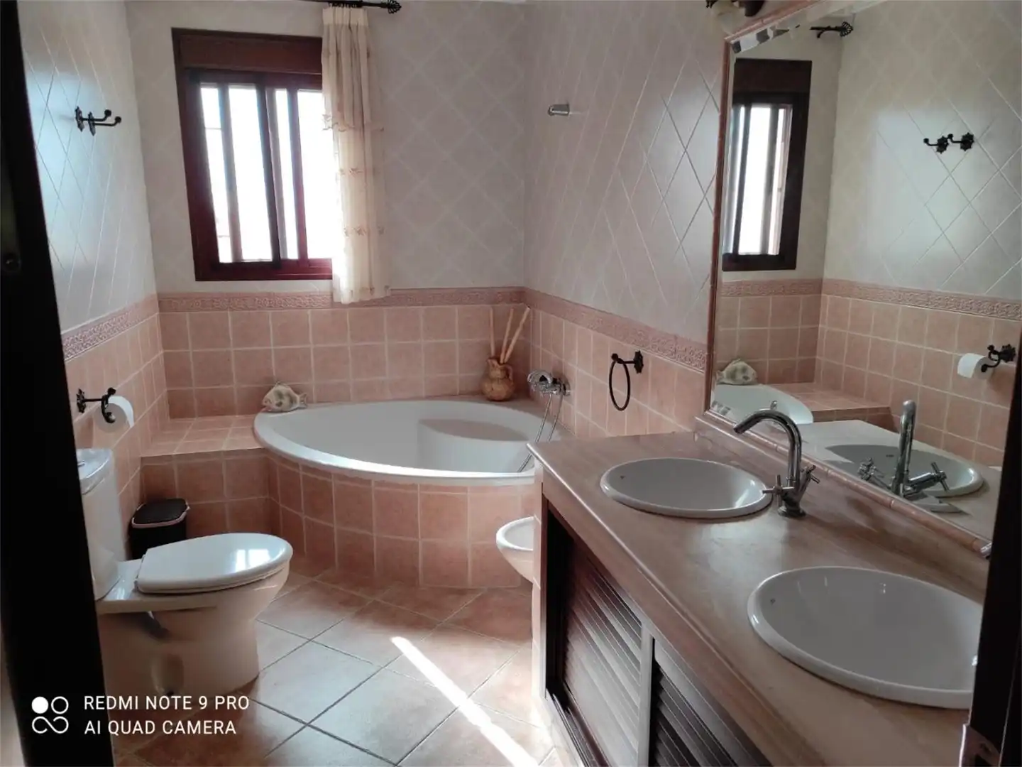 Bany de Casa o xalet en venda en Archidona amb Jardí privat, Parquet i Terrassa