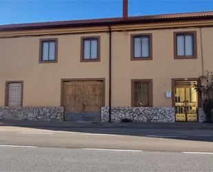 Vista exterior de Casa adosada en venda en Destriana amb Terrassa