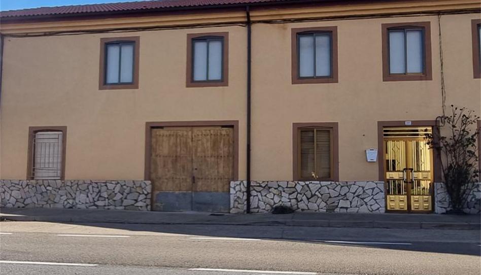 Foto 1 de Casa adosada en venda a Carretera Nogarejas, 2, Destriana, León