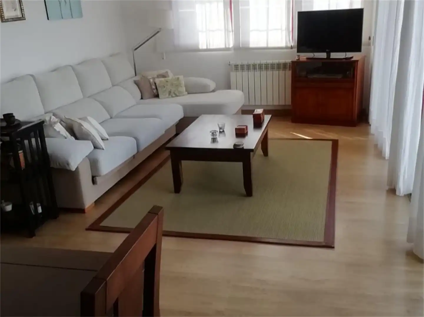 Casa o xalet en venda a N-651, Cabanas Sala d'estar de Casa o xalet en venda en Cabanas amb Calefacció, Jardí privat i Parquet