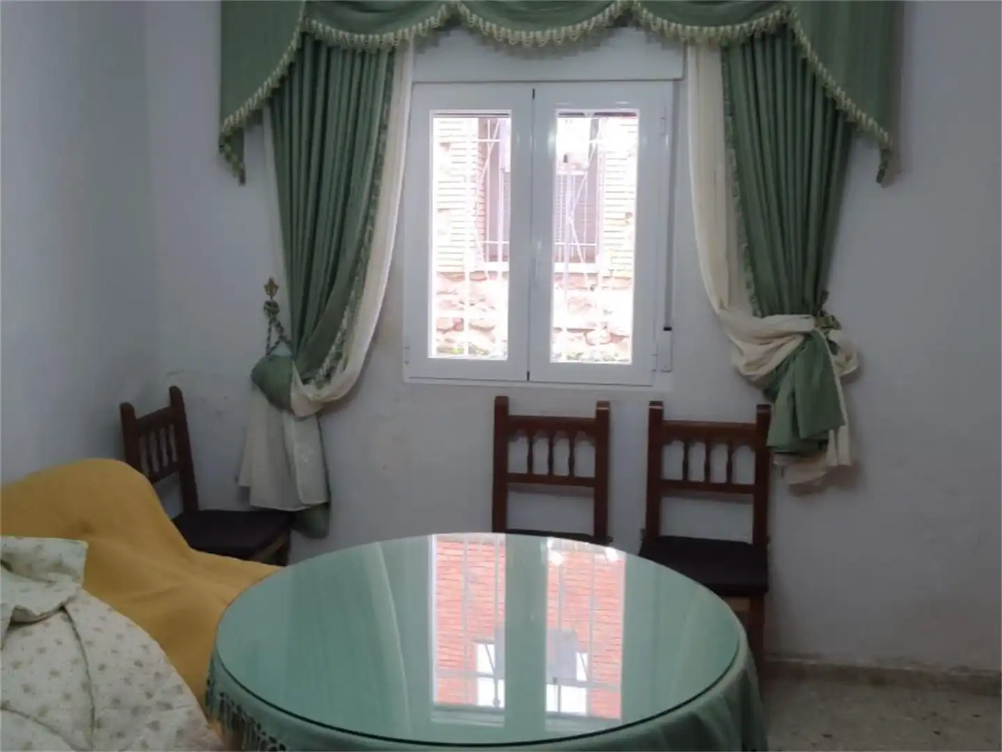 Einfamilien-Reihenhaus zum Verkauf in Calle Garganta de Minchones, Jarandilla de la Vera Esszimmer von Einfamilien-Reihenhaus zum Verkauf in Jarandilla de la Vera mit Abstellraum und Möbliert