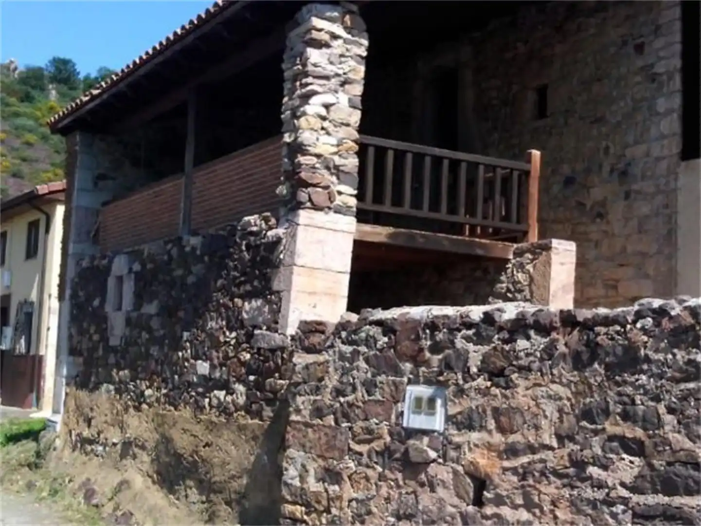 Vista exterior de Casa o xalet en venda en Teverga amb Terrassa i Balcó