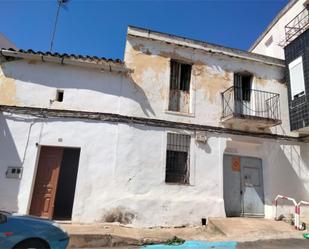 Exterior view of Single-family semi-detached for sale in Orellana la Vieja  with Private garden, Terrace and Storage room