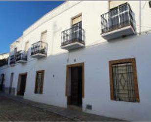 Exterior view of Single-family semi-detached for sale in Medina de las Torres  with Terrace, Storage room and Furnished