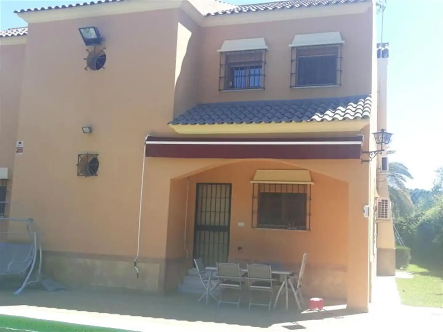 Vista exterior de Piso en venta en Alcalá de Guadaira con Jardín privado, Piscina y Amueblado