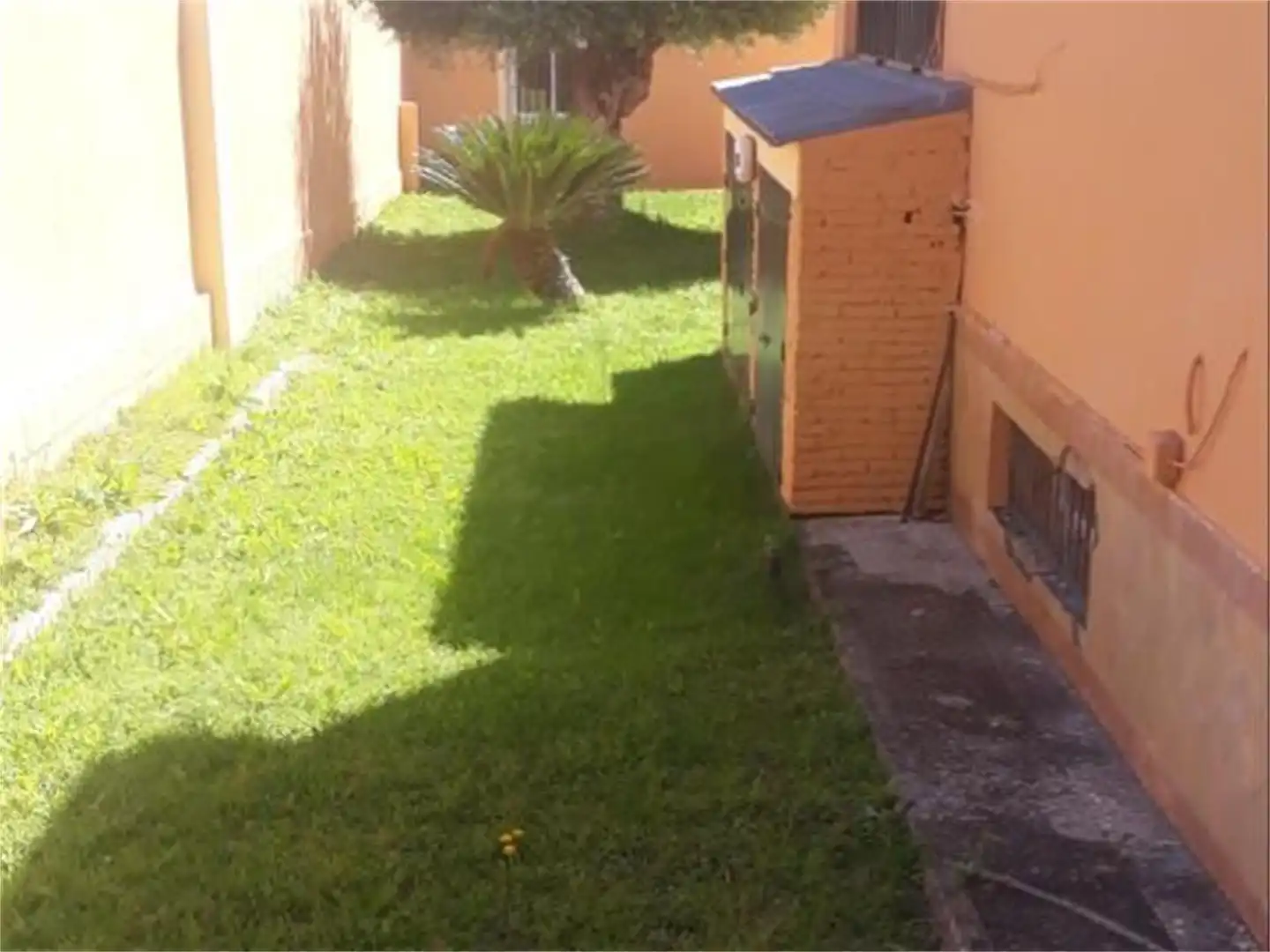 Jardín de Piso en venta en Alcalá de Guadaira con Jardín privado, Piscina y Amueblado