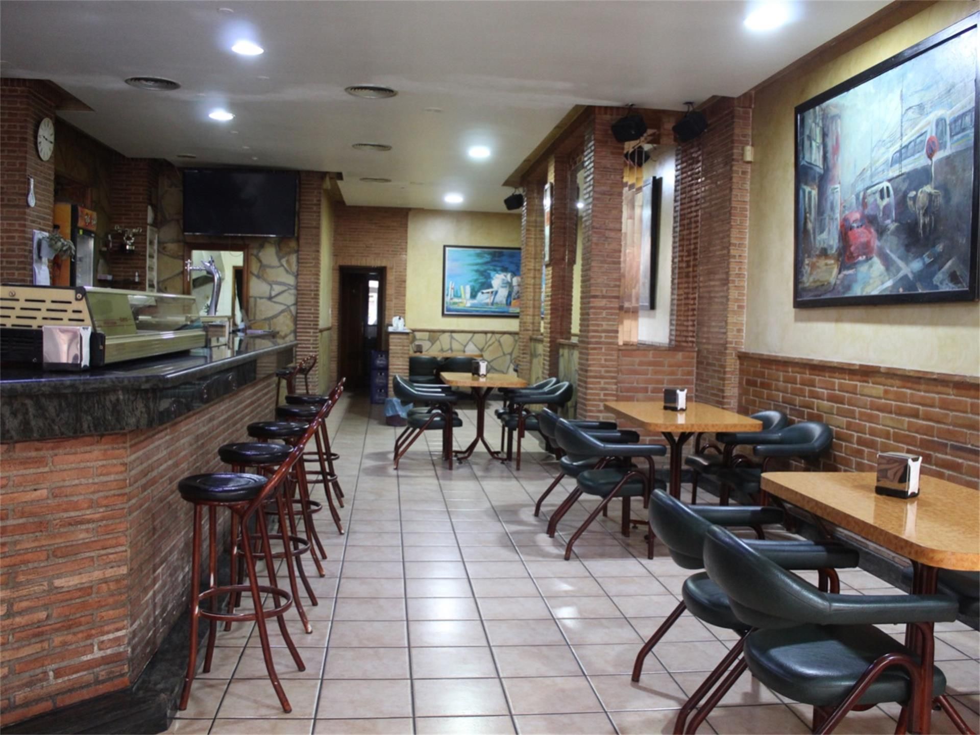 Premises for sale in Torrevieja  with Air Conditioner, Heating and Furnished