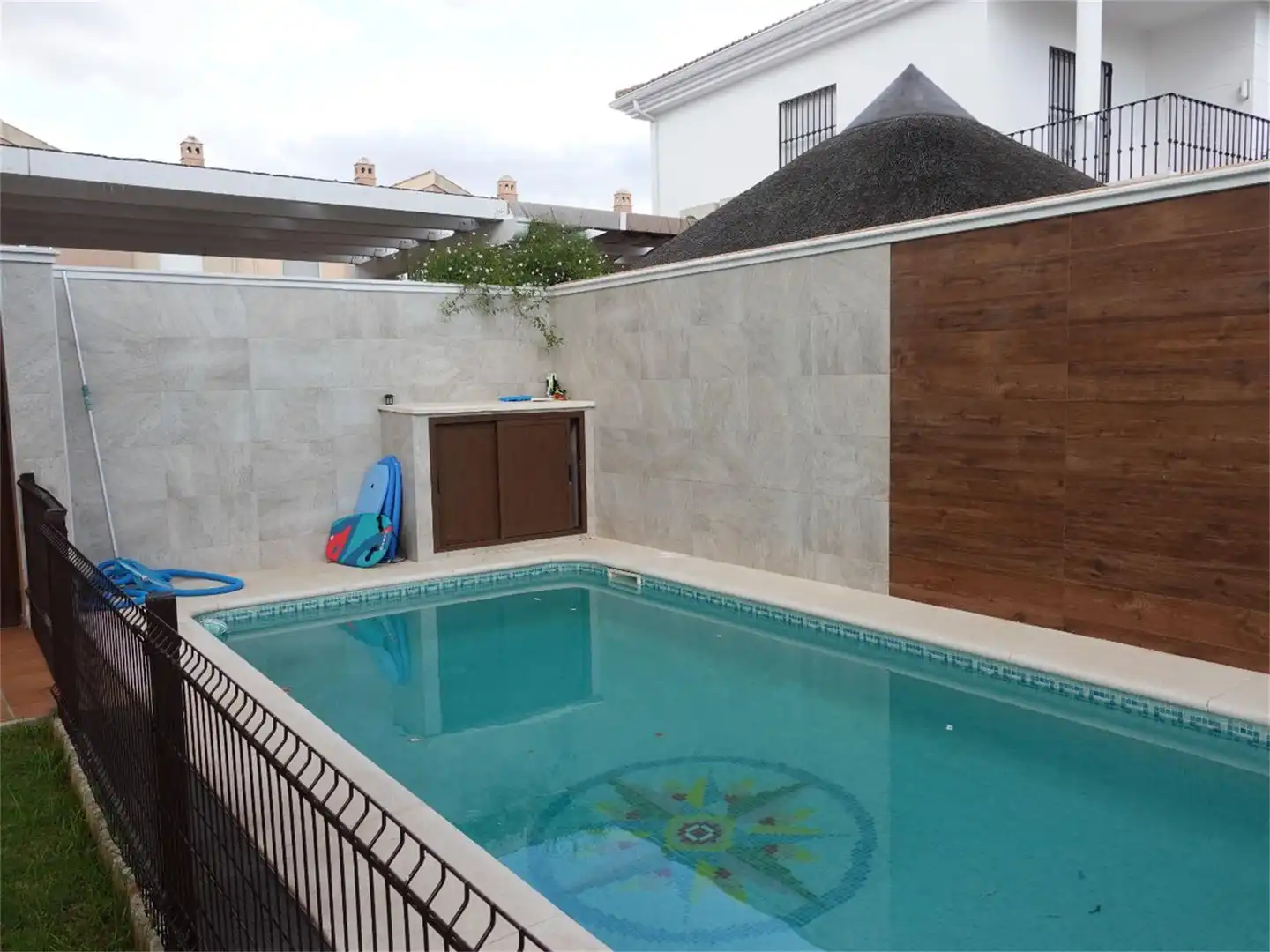 Piscina de Casa o xalet en venda en Utrera amb Aire condicionat, Calefacció i Jardí privat