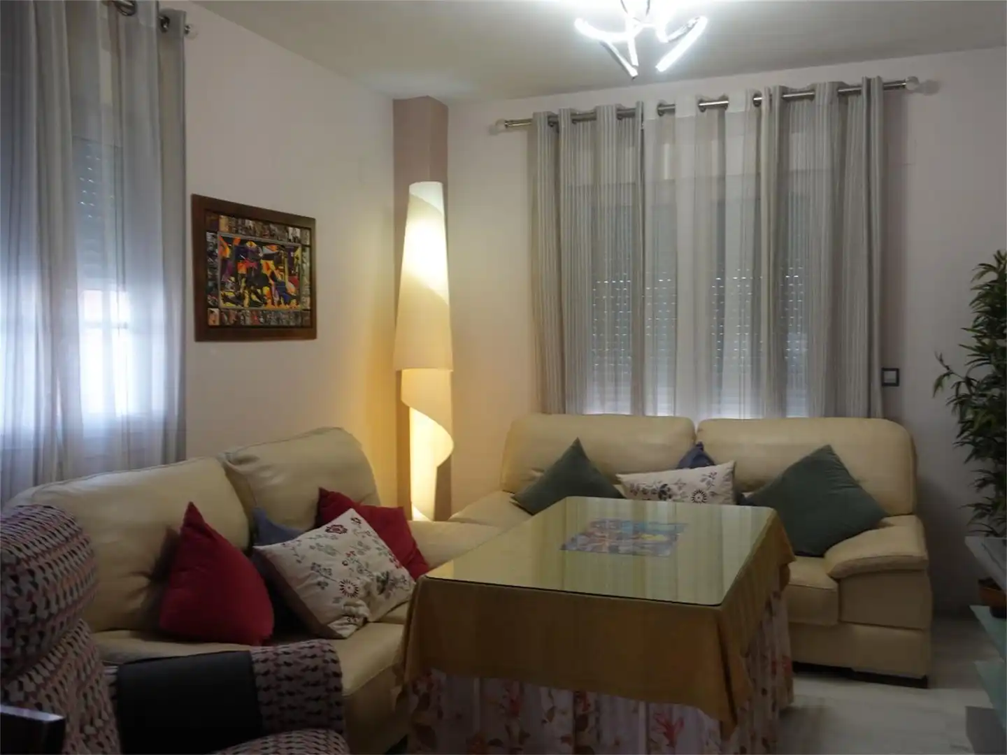Sala d'estar de Casa o xalet en venda en Utrera amb Aire condicionat, Calefacció i Jardí privat