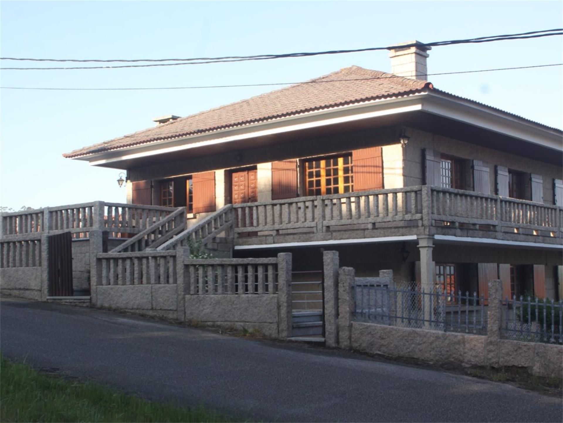 Vista exterior de Casa o xalet de lloguer en Sanxenxo amb Jardí privat, Terrassa i Piscina