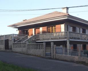 Vista exterior de Casa o xalet de lloguer en Sanxenxo amb Jardí privat, Terrassa i Piscina