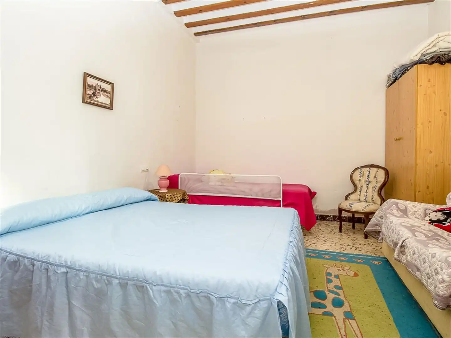 Einfamilien-Reihenhaus zum Verkauf in Calle Real, 49, Alcubillas Schlafzimmer von Einfamilien-Reihenhaus zum Verkauf in Alcubillas mit Privatgarten, Abstellraum und Balkon