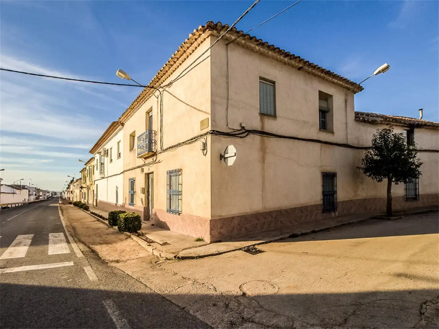 Einfamilien-Reihenhaus zum Verkauf in Calle Real, 49, Alcubillas Außenansicht von Einfamilien-Reihenhaus zum Verkauf in Alcubillas mit Privatgarten, Abstellraum und Balkon