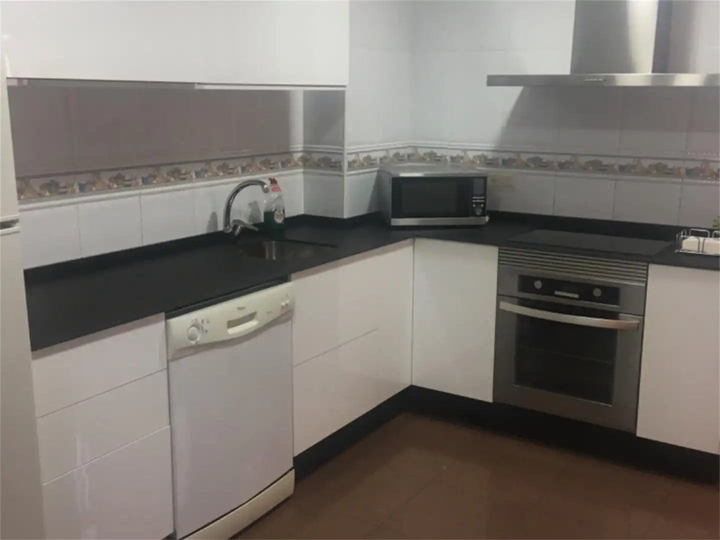 Room in Avenida de Barcelona, Peñamefecit - Avda Barcelona Kitchen of Study for share in Jaén with Air Conditioner, Private garden and Terrace