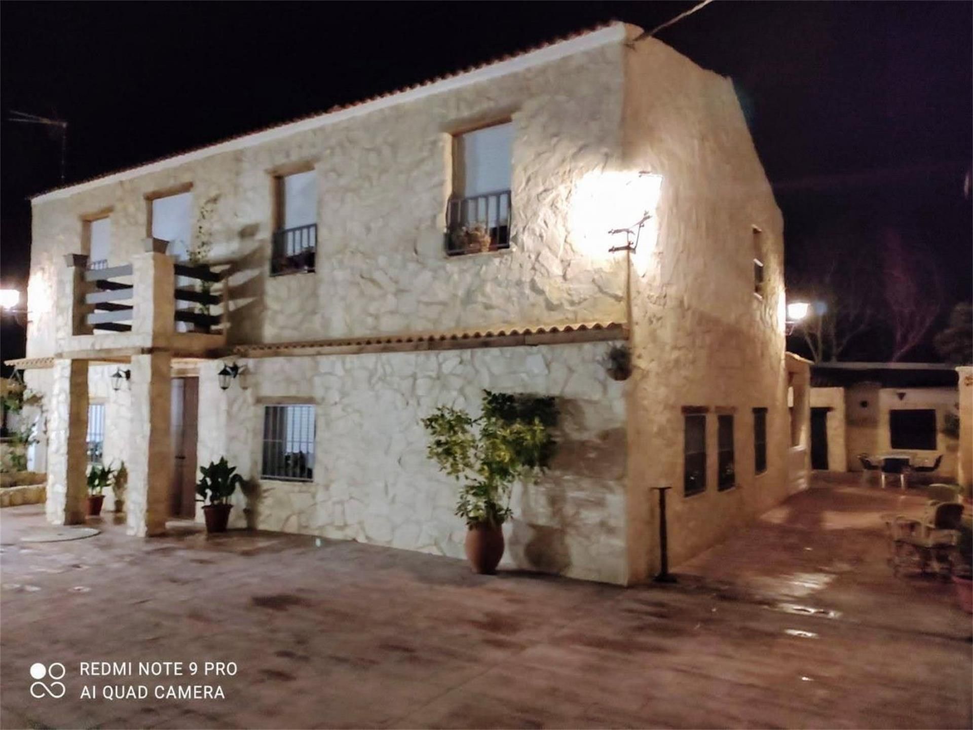 Vista exterior de Casa adosada en venda en Cabra amb Jardí privat, Terrassa i Traster