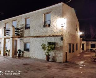 Vista exterior de Casa adosada en venda en Cabra amb Jardí privat, Terrassa i Traster