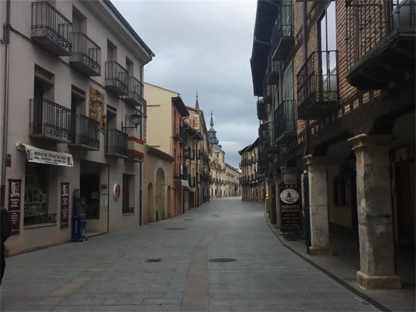 Vista exterior de Piso en venta en Burgo de Osma - Ciudad de Osma con Parquet, Terraza y Trastero