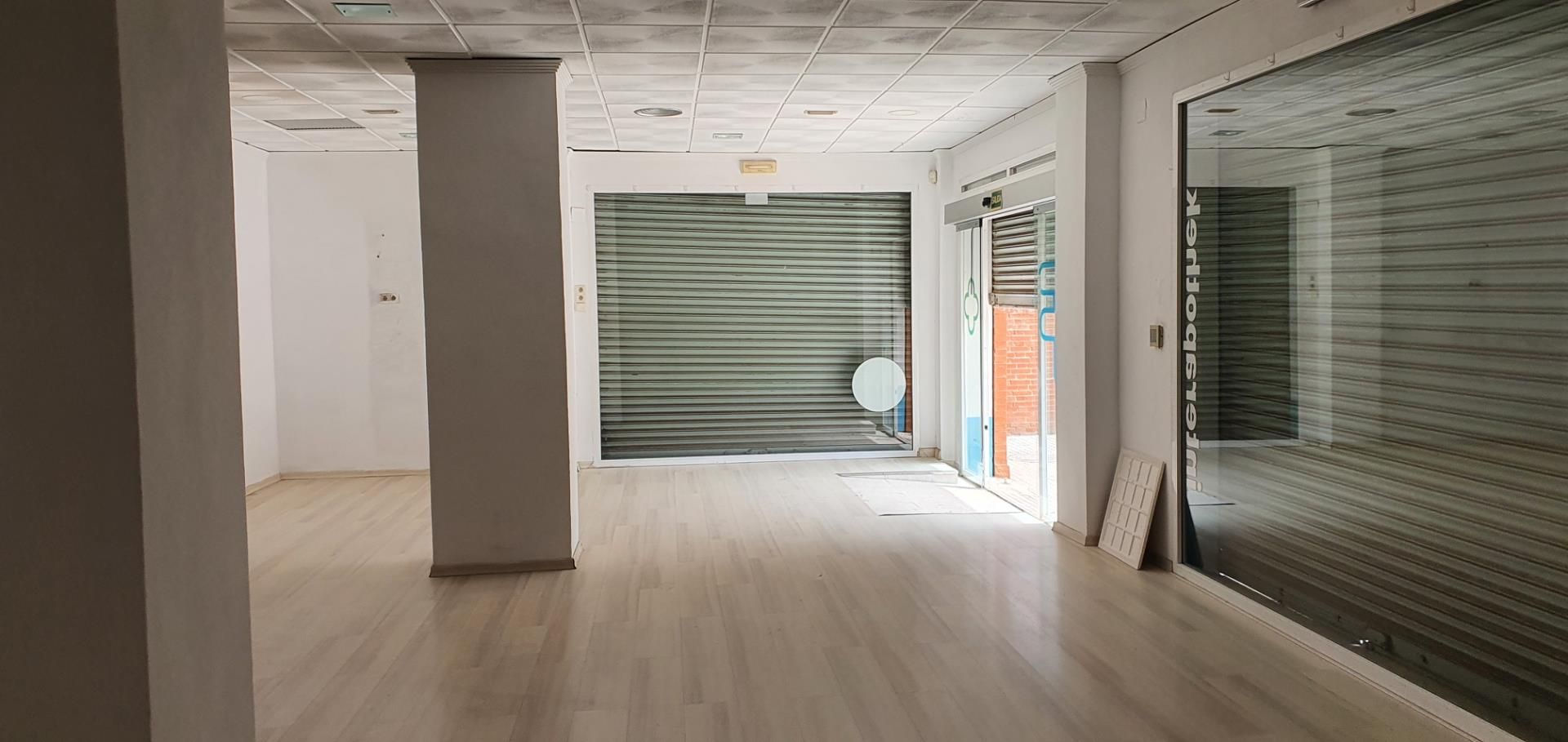 Premises to rent in  Granada Capital  with Air Conditioner