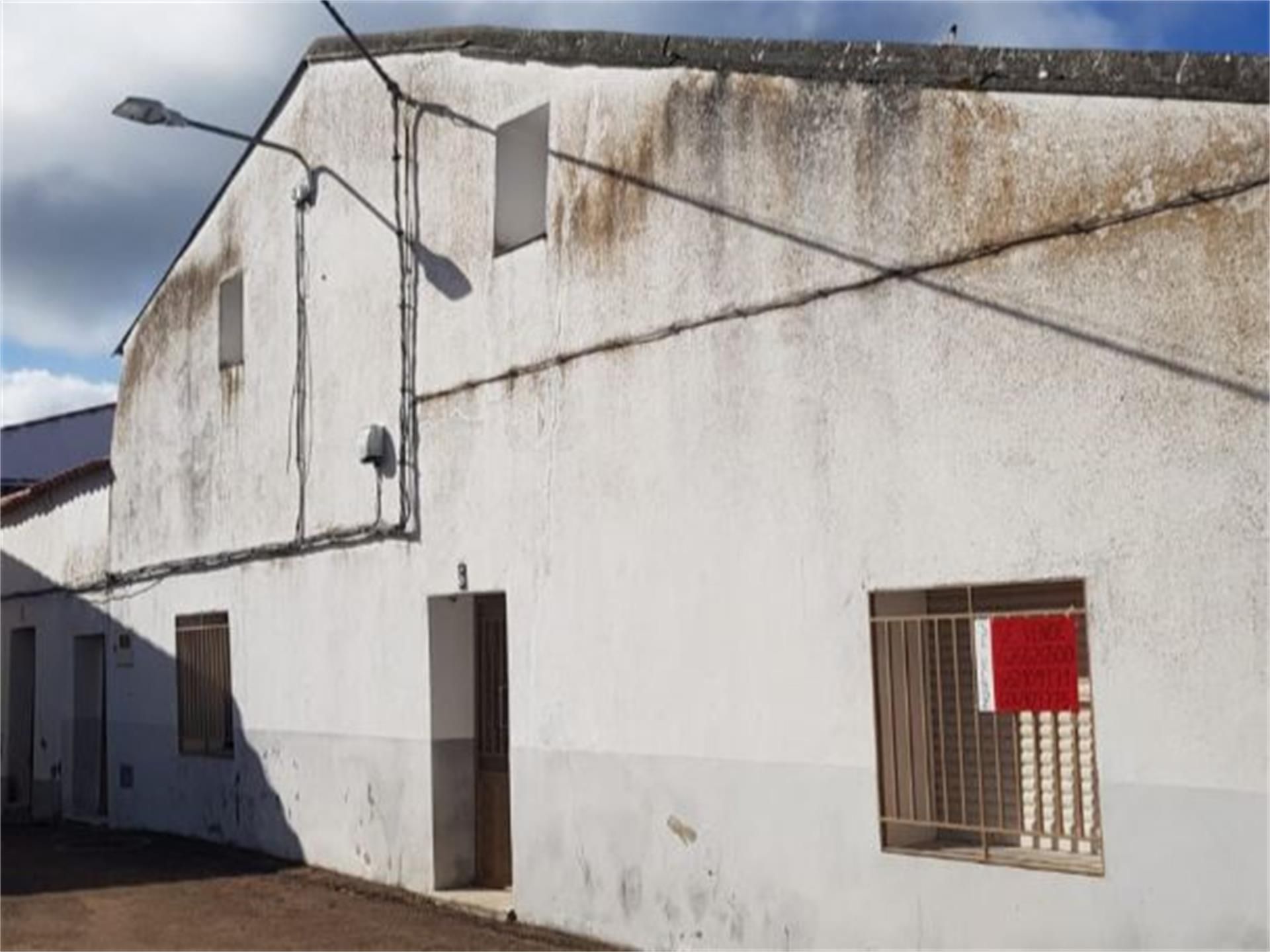 Vista exterior de Casa adosada en venda en Alcollarín