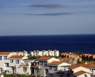 Vista exterior de Àtic en venda en Manilva amb Terrassa i Piscina