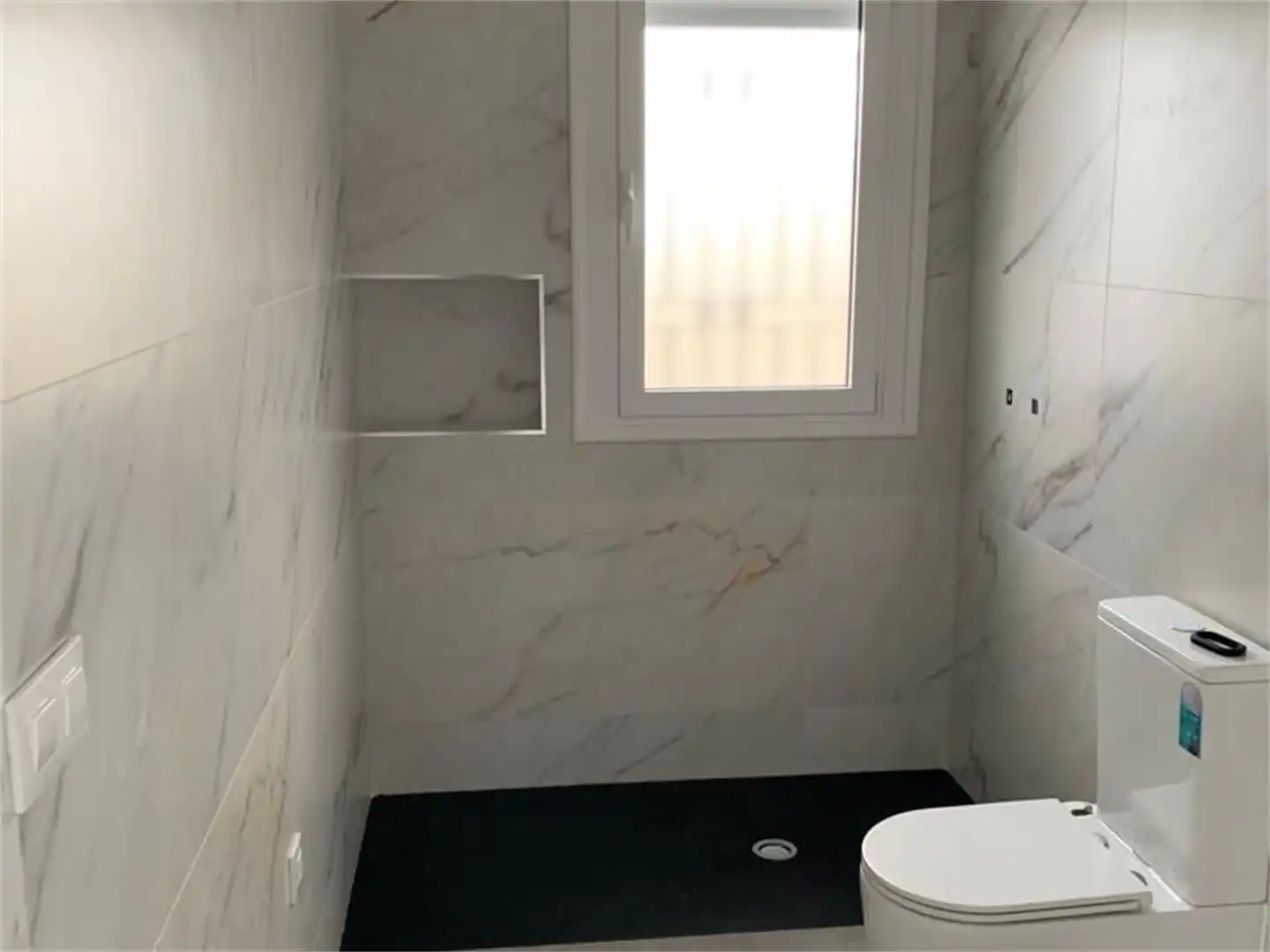 Erdgeschoss zum Verkauf in Calle Las Aguas 14, Villanueva de la Serena Badezimmer von Erdgeschoss zum Verkauf in Villanueva de la Serena mit Klimaanlage, Privatgarten und Terrasse