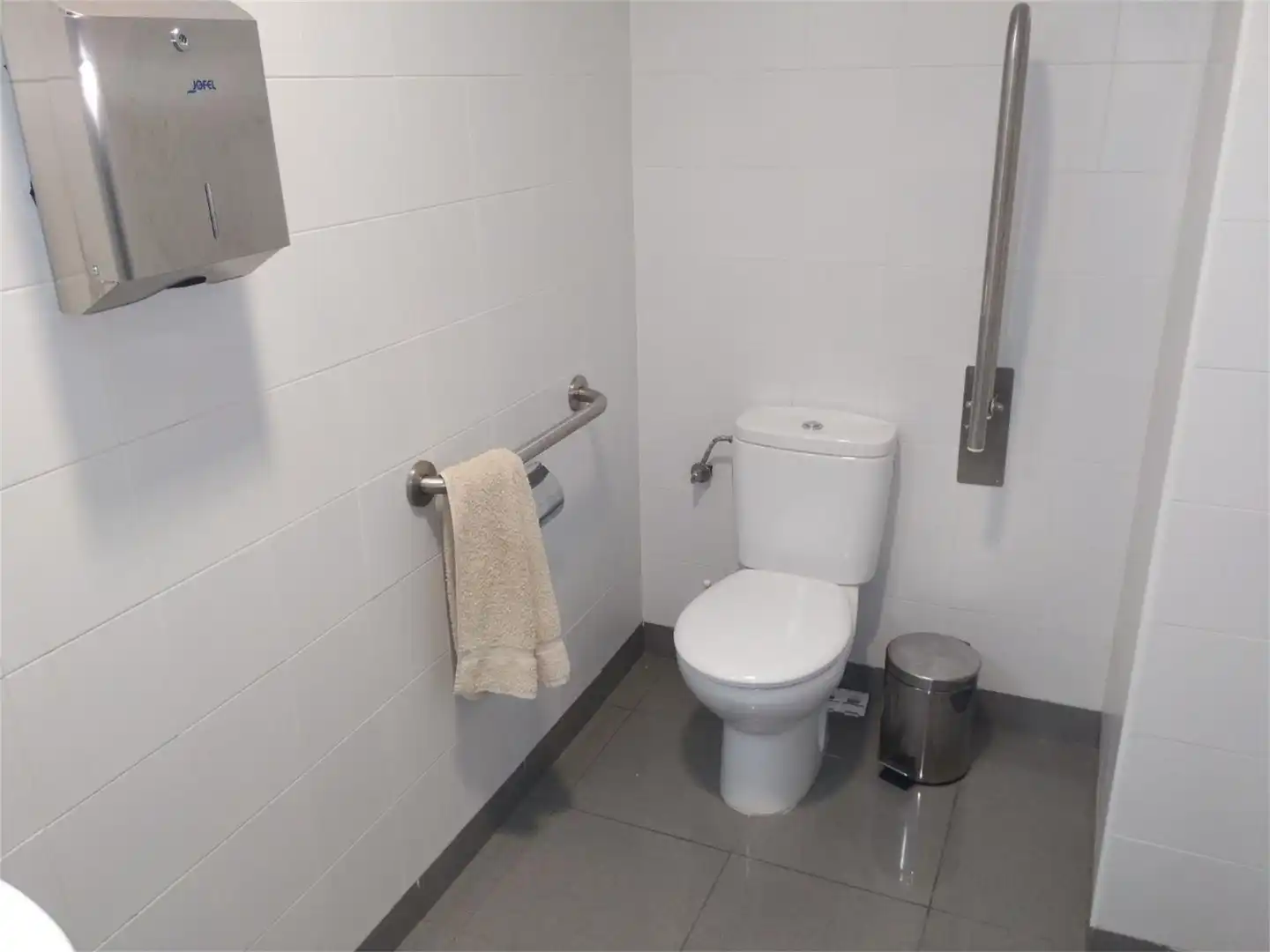 Oficina de alquiler en Calle América, 2, Astilleros - La Paz - Loreto - El Corte Inglés Baño de Oficina de alquiler en Cádiz