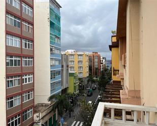 Vista exterior de Àtic en venda en Las Palmas de Gran Canaria amb Balcó