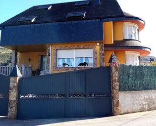 Exterior view of House or chalet for sale in O Barco de Valdeorras    with Heating, Private garden and Parquet flooring