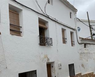 Vista exterior de Pis en venda en Uclés amb Terrassa i Balcó