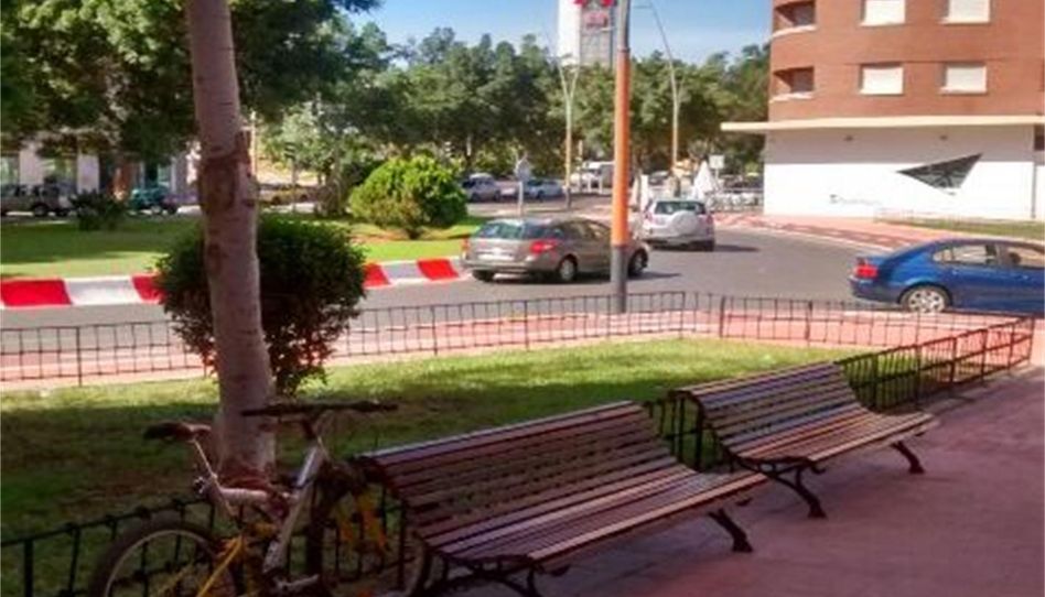 Garaje de alquiler en Calle Francia, San Luis, Almería Capital - imagen 1 Foto 1 de Garaje de alquiler en Calle Francia, San Luis, Almería Capital