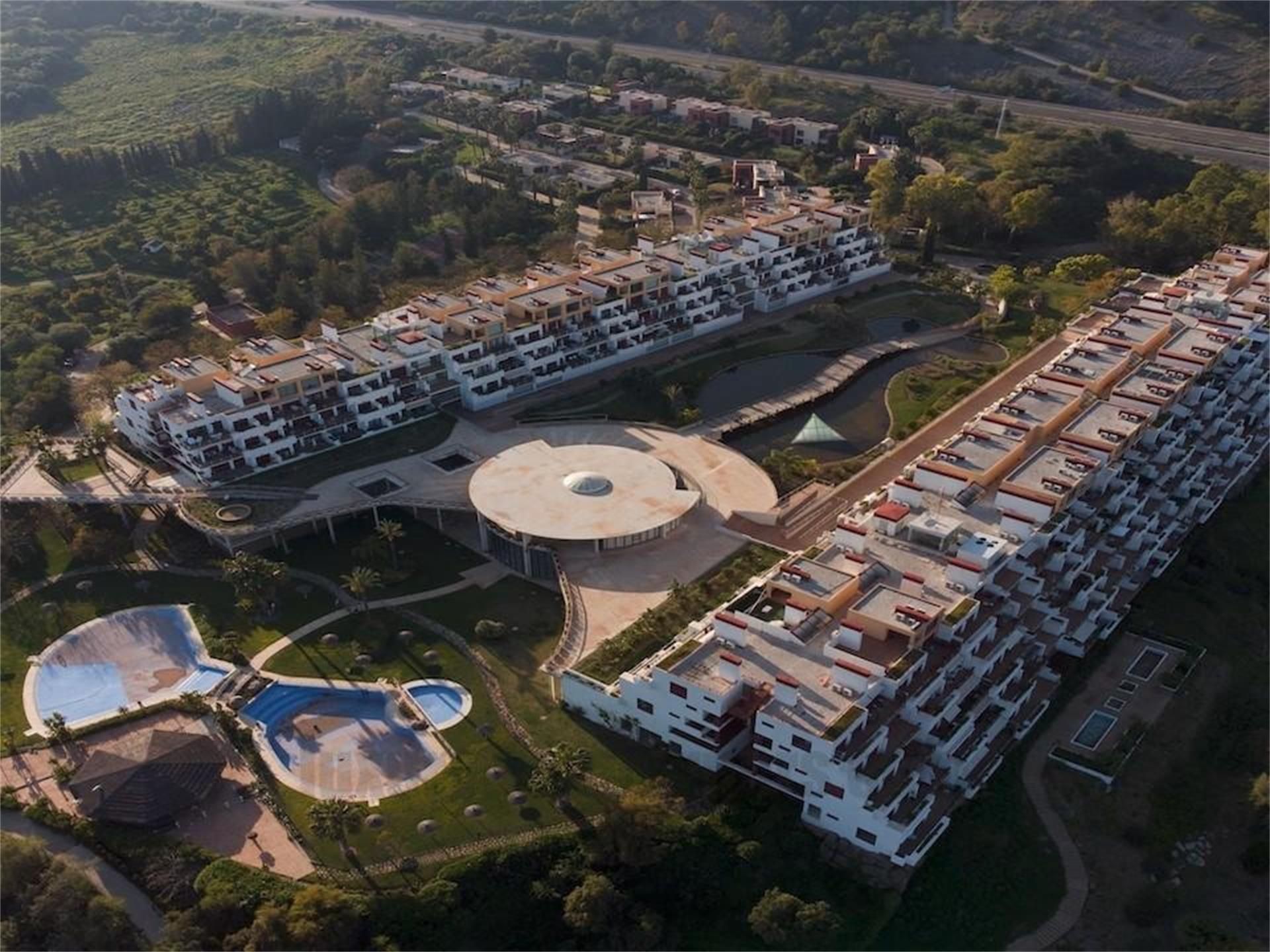 Vista exterior de Àtic en venda en Benahavís amb Aire condicionat i Terrassa