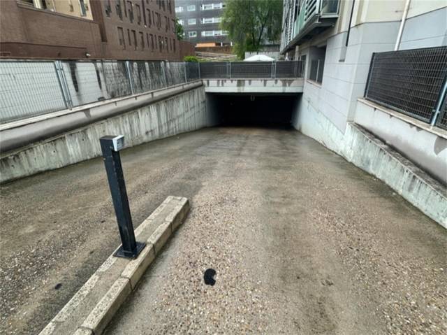 Garaje en Alquiler en Calle Arte Rupestre del Mediterráneo en PAU de Carabanchel