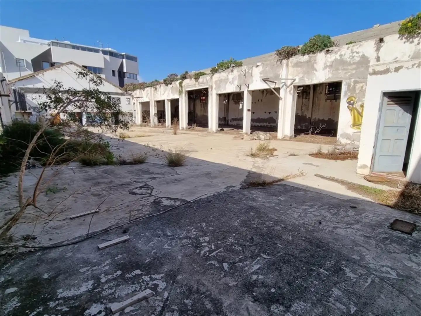 Fabrikhallen zur Miete in Calle José Barrera Segura, 141, Callejón del Castillo - El Calero - Las Huesas Außenansicht von Fabrikhallen zur Miete in Telde