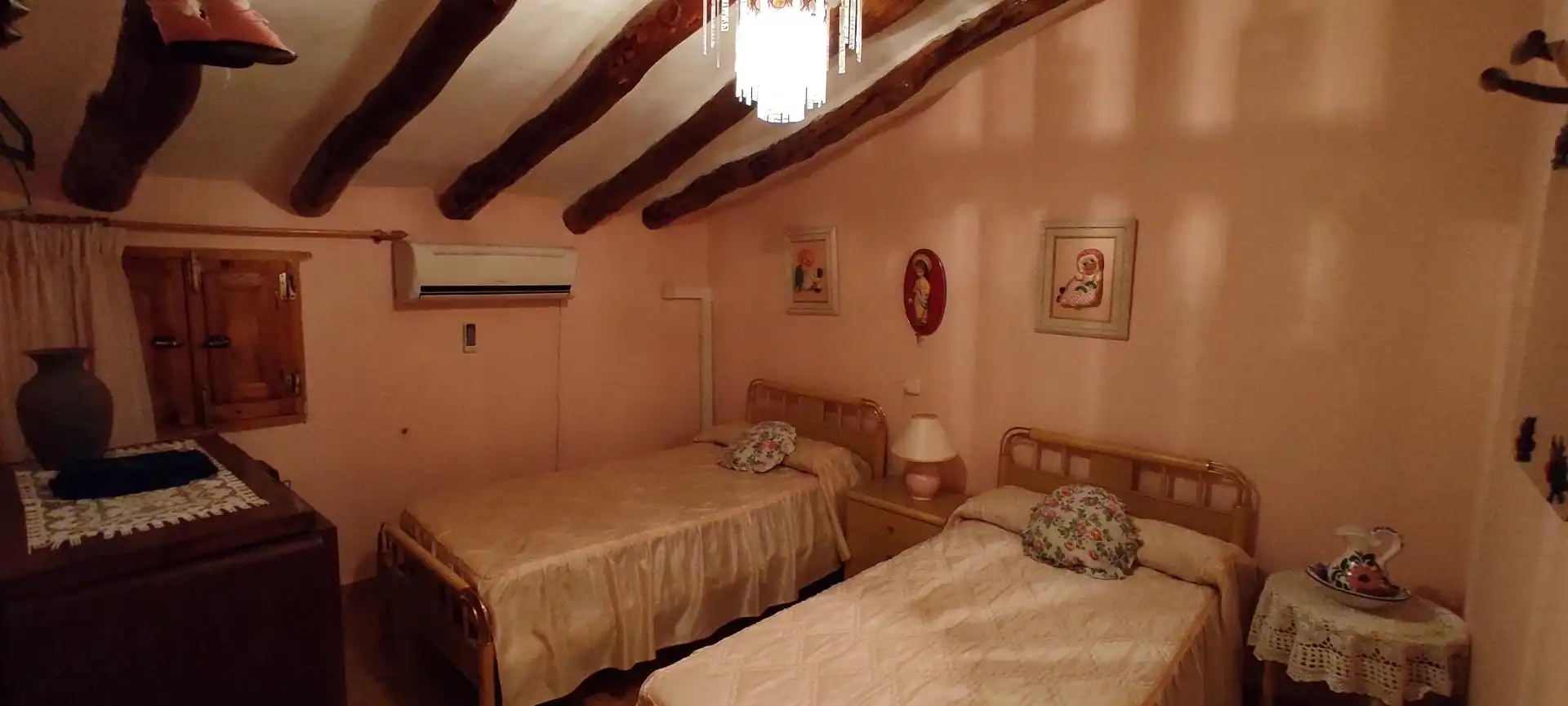 Einfamilien-Reihenhaus zum Verkauf in Yeste Schlafzimmer von Einfamilien-Reihenhaus zum Verkauf in Yeste mit Klimaanlage, Möbliert und Ofen